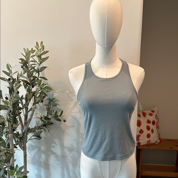 Vuori Pose Plyo Tank w/ Defect - Picture 6 of 11